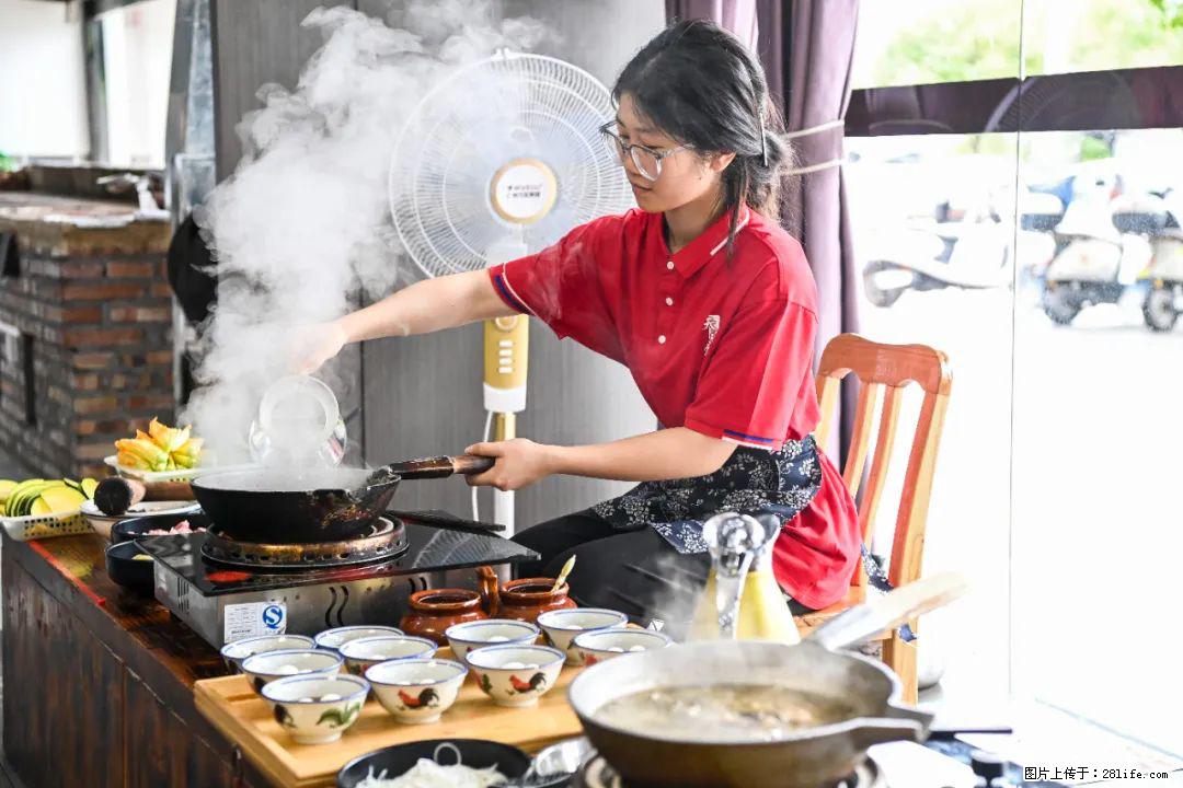 全网追的“扁担女孩”，找了一份暑假工，时薪12元 - 张北生活资讯 - 张北28生活网 zhangbei.28life.net